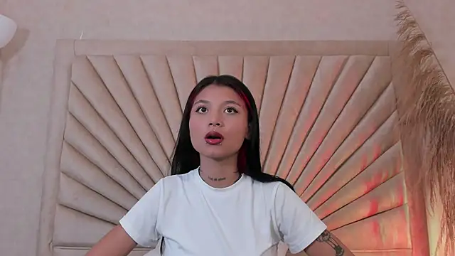 Snapshot of Emma_duff chatting on 10.17.25 Emma duff online show from 10.17.25