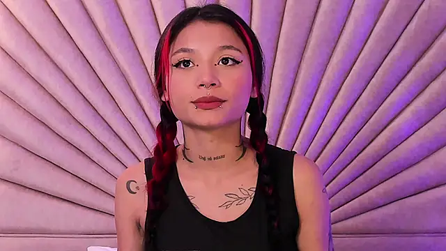 Snapshot of Emma_duff chatting on 10.21.25 Emma duff online show from 10.21.25