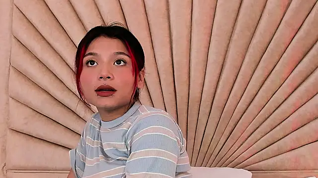 Snapshot of Emma_duff chatting on 10.23.25 Emma duff online show from 10.23.25