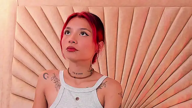 Snapshot of Emma_duff chatting on 10.27.25 Emma duff online show from 10.27.25