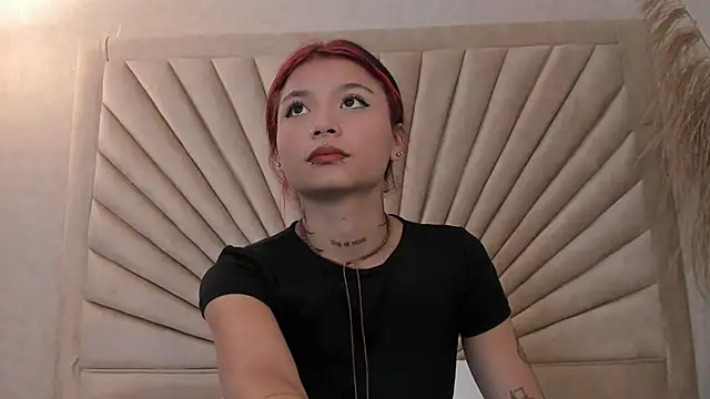 Snapshot of Emma_duff chatting on 11.01.25 Emma duff online show from 11.01.25