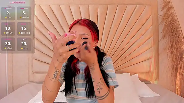 Snapshot of Emma_duff chatting on 11.10.25 Emma duff online show from 11.10.25