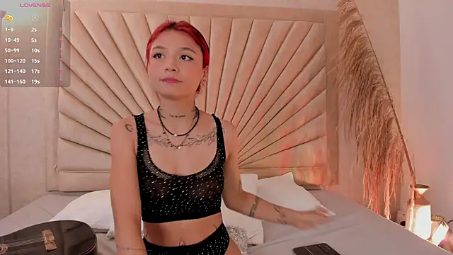 Snapshot of Emma_duff chatting on 11.11.25 Emma duff online show from 11.11.25