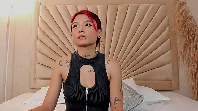 Snapshot of Emma_duff chatting on 11.19.25 Emma duff online show from 11.19.25