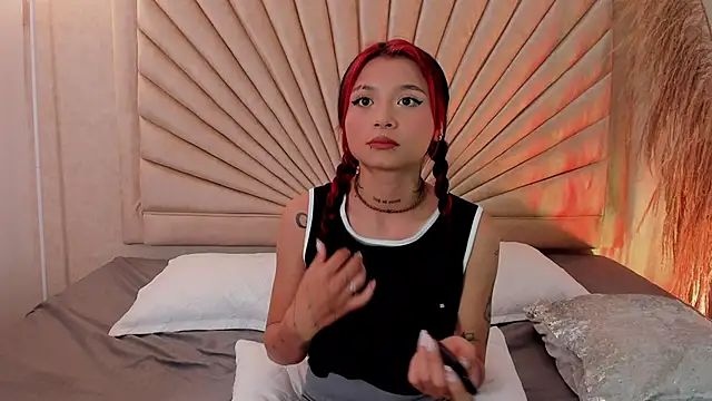 Snapshot of Emma_duff chatting on 11.22.25 Emma duff online show from 11.22.25