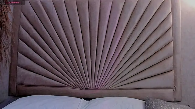 Snapshot of Emma_duff chatting on 11.27.25 Emma duff online show from 11.27.25