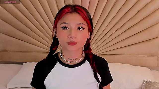 Snapshot of Emma_duff chatting on 12.02.25 Emma duff online show from 12.02.25