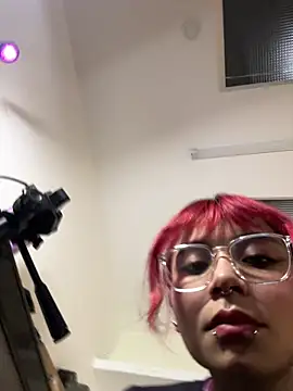 Snapshot of Emma_duff chatting on 06.18.26 Emma duff online show from 06.18.26