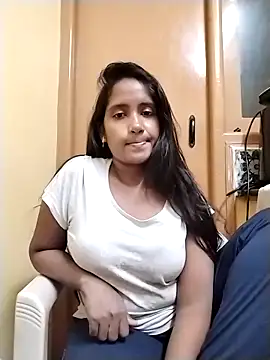 Snapshot of Beauty_maya chatting on 11.04.25 Beauty maya online show from 11.04.25