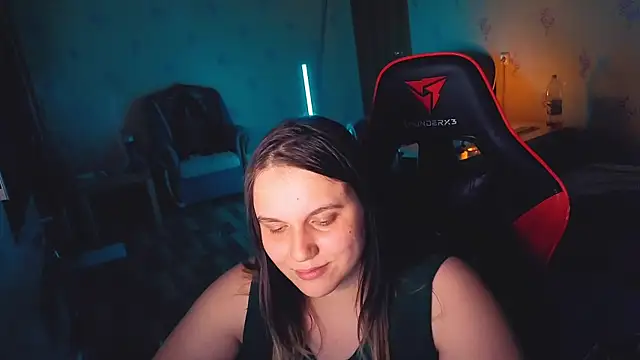 Snapshot of CherylVinyl chatting on 02.14.26 CherylVinyl online show from 02.14.26