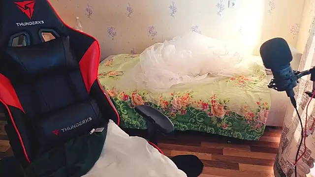 Snapshot of CherylVinyl chatting on 02.15.26 CherylVinyl online show from 02.15.26