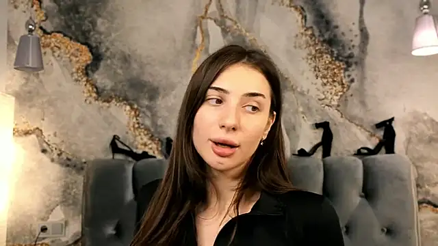 Snapshot of Chloewilldd chatting on 10.23.25 Chloewilldd online show from 10.23.25