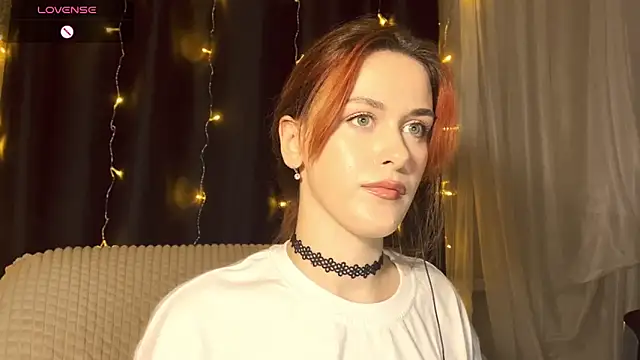 Snapshot of Veksal1a chatting on 12.03.25 Veksal1a online show from 12.03.25