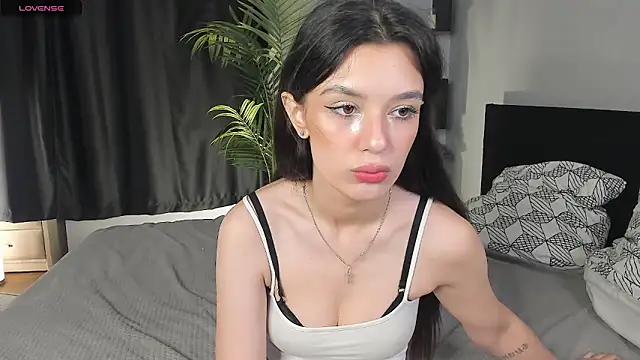 Snapshot of DemetraSadahiro chatting on 11.29.25 DemetraSadahiro online show from 11.29.25