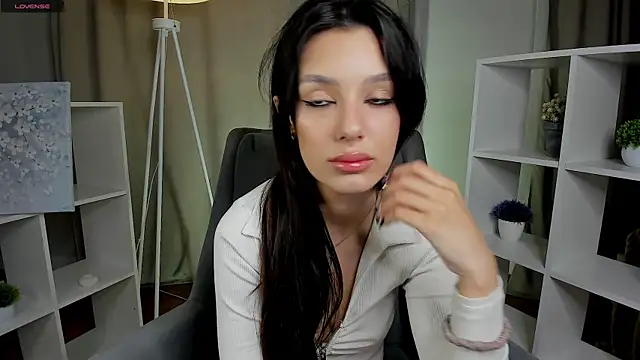 Snapshot of DemetraSadahiro chatting on 12.21.25 DemetraSadahiro online show from 12.21.25