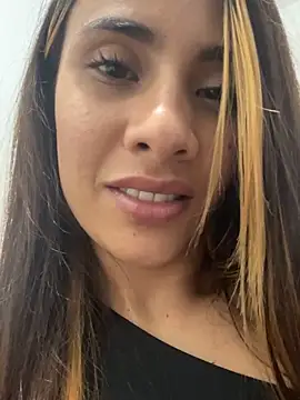 Snapshot of Zucyvm82 chatting on 10.19.25 Zucyvm82 online show from 10.19.25