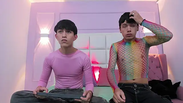 Snapshot of hoot_booys_ chatting on 10.28.25 hoot booys online show from 10.28.25