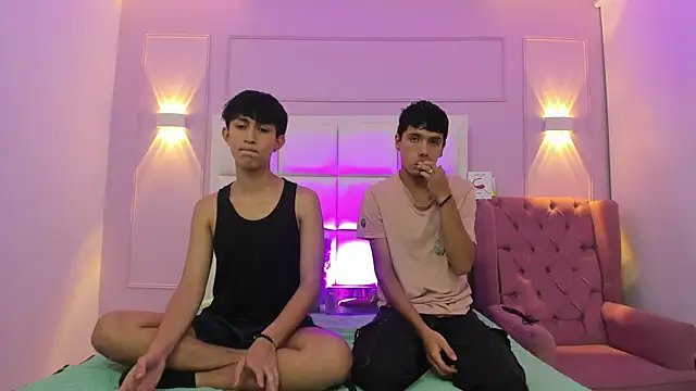 Snapshot of hoot_booys_ chatting on 10.30.25 hoot booys online show from 10.30.25