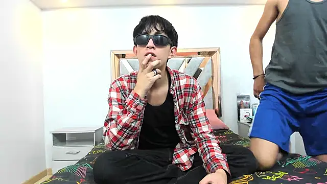 Snapshot of hoot_booys_ chatting on 11.13.25 hoot booys online show from 11.13.25