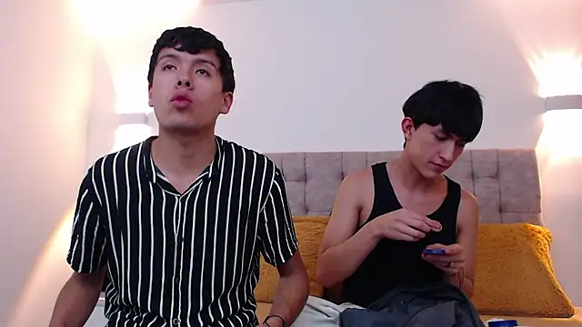 Snapshot of hoot_booys_ chatting on 11.14.25 hoot booys online show from 11.14.25