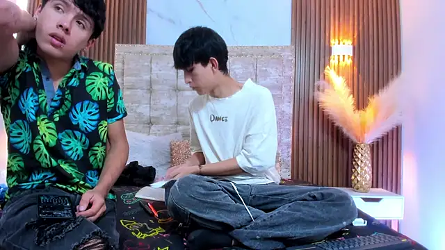 Snapshot of hoot_booys_ chatting on 11.19.25 hoot booys online show from 11.19.25