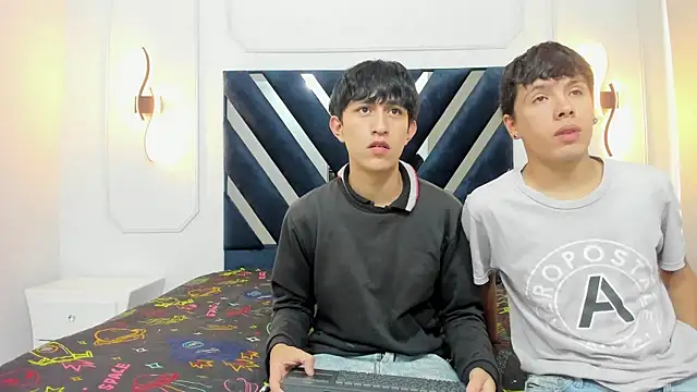 Snapshot of hoot_booys_ chatting on 11.20.25 hoot booys online show from 11.20.25