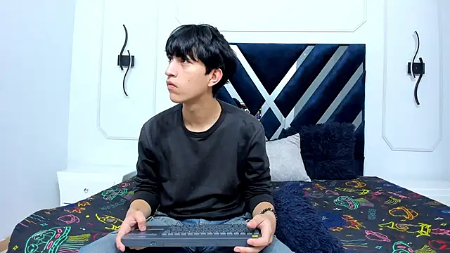 Snapshot of hoot_booys_ chatting on 11.29.25 hoot booys online show from 11.29.25