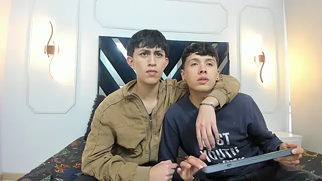 Snapshot of hoot_booys_ chatting on 12.22.25 hoot booys online show from 12.22.25