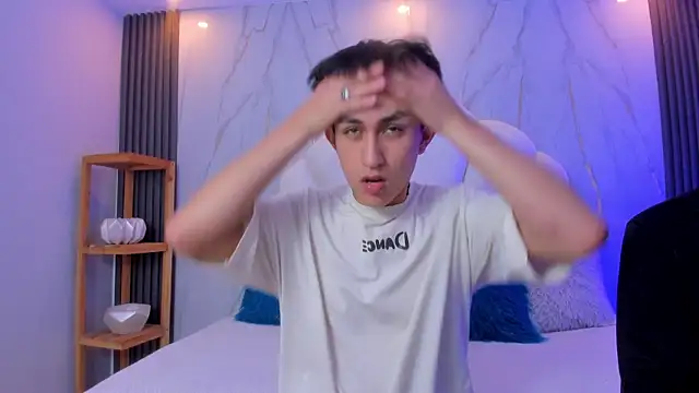 Snapshot of hoot_booys_ chatting on 01.16.26 hoot booys online show from 01.16.26