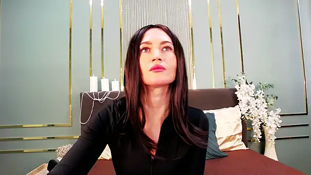 Snapshot of JaneWalch chatting on 12.15.25 JaneWalch online show from 12.15.25