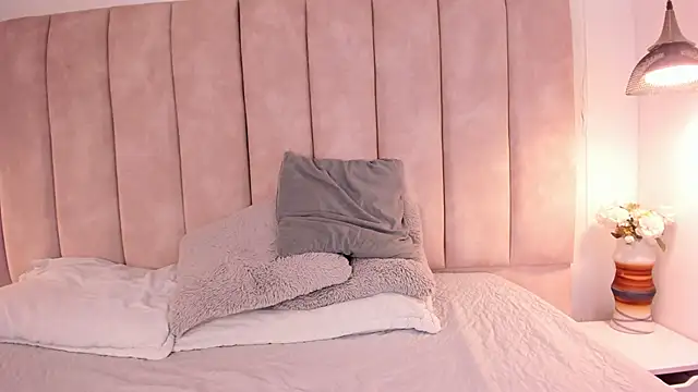 Snapshot of Marie_Rosee_ chatting on 10.22.25 Marie Rosee online show from 10.22.25