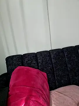 Snapshot of bambiluly chatting on 12.18.25 bambiluly online show from 12.18.25