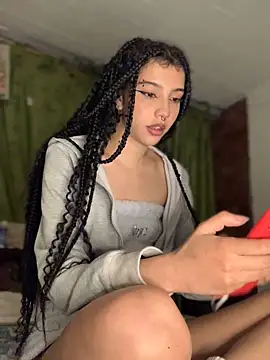 Snapshot of MiaaCute- chatting on 11.13.25 MiaaCute- online show from 11.13.25