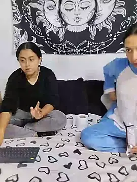 Snapshot of emily_n_abby chatting on 05.20.26 emily n abby online show from 05.20.26