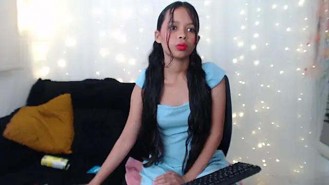 Snapshot of sharon_ivanna12 chatting on 10.24.25 sharon ivanna12 online show from 10.24.25