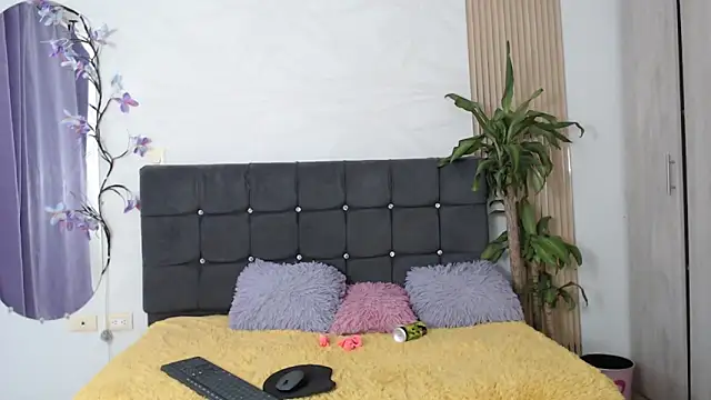 Snapshot of sharon_ivanna12 chatting on 11.05.25 sharon ivanna12 online show from 11.05.25