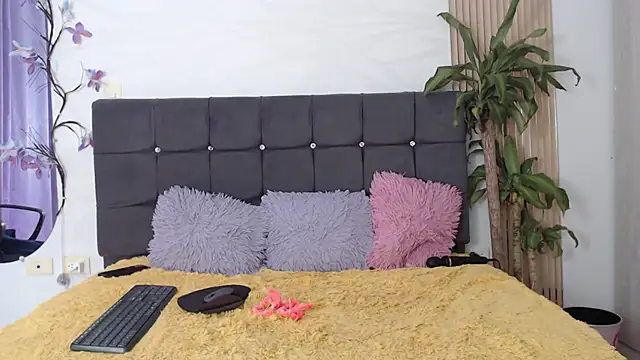 Snapshot of sharon_ivanna12 chatting on 11.10.25 sharon ivanna12 online show from 11.10.25