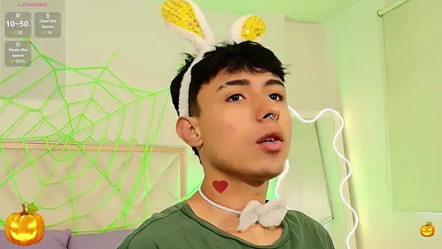 AZIEL TAY online show from 10.31.25