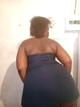 Snapshot of Roronae chatting on 11.04.25 Roronae online show from 11.04.25