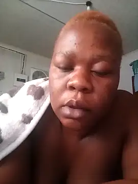 Snapshot of Roronae chatting on 11.11.25 Roronae online show from 11.11.25