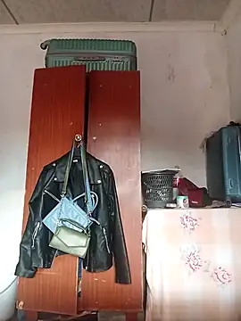 Snapshot of Roronae chatting on 11.22.25 Roronae online show from 11.22.25