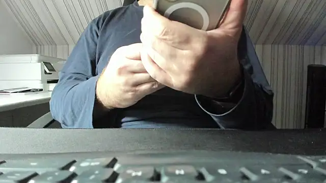 Snapshot of GermanMadMatt chatting on 10.20.25 GermanMadMatt online show from 10.20.25