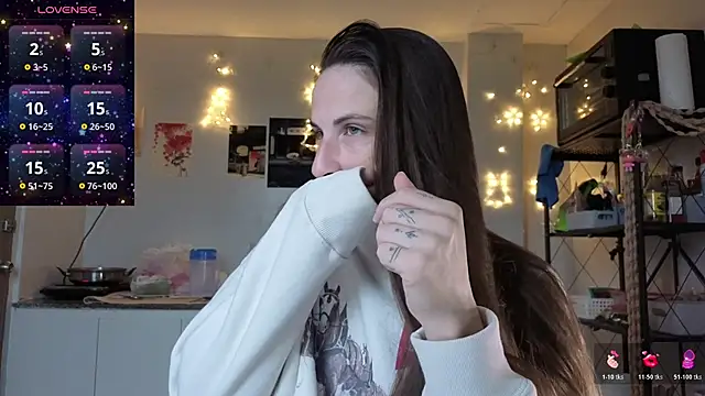 Snapshot of mistressaurora chatting on 10.27.25 mistressaurora online show from 10.27.25