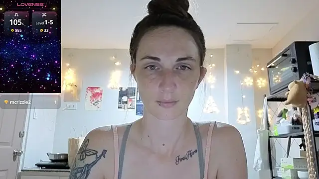 Snapshot of mistressaurora chatting on 11.07.25 mistressaurora online show from 11.07.25