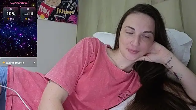 Snapshot of mistressaurora chatting on 11.29.25 mistressaurora online show from 11.29.25