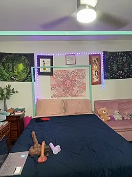 DaisyMynx online show from 12.17.25