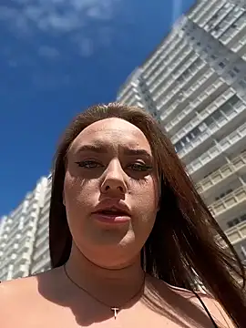 Snapshot of KiraSunshine chatting on 06.19.26 KiraSunshine online show from 06.19.26