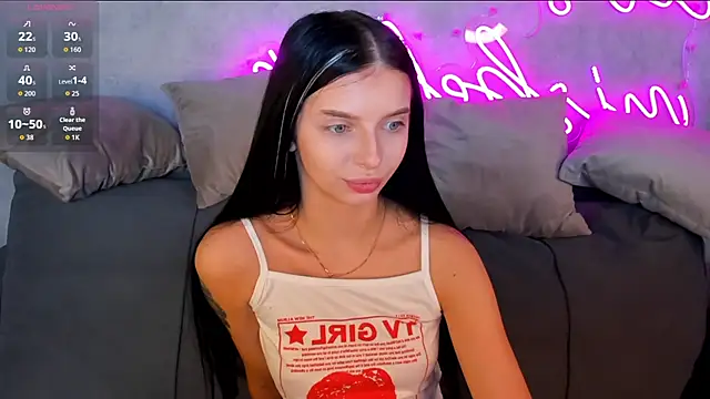 Eva Mayers online show from 11.05.25