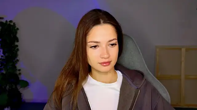 Snapshot of KiraVair chatting on 11.08.25 KiraVair online show from 11.08.25