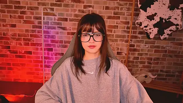 KiraVair online show from 04.03.26